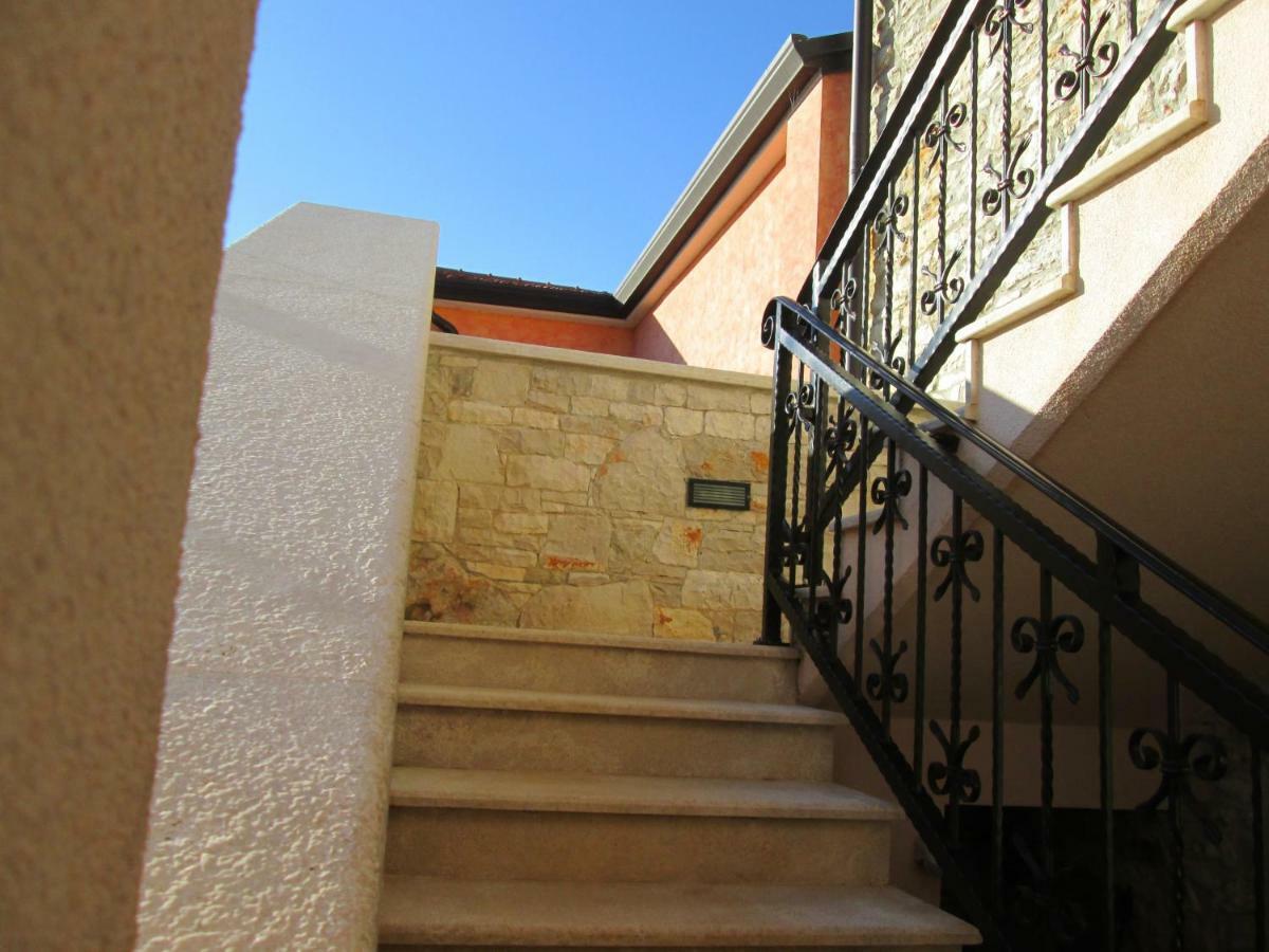 Villa Kortina Basanija Exterior photo