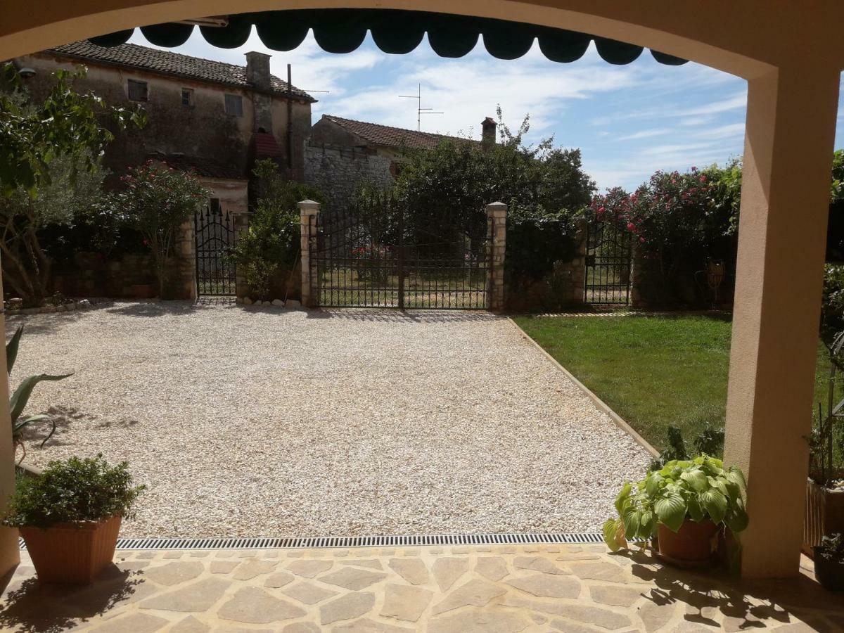 Villa Kortina Basanija Exterior photo
