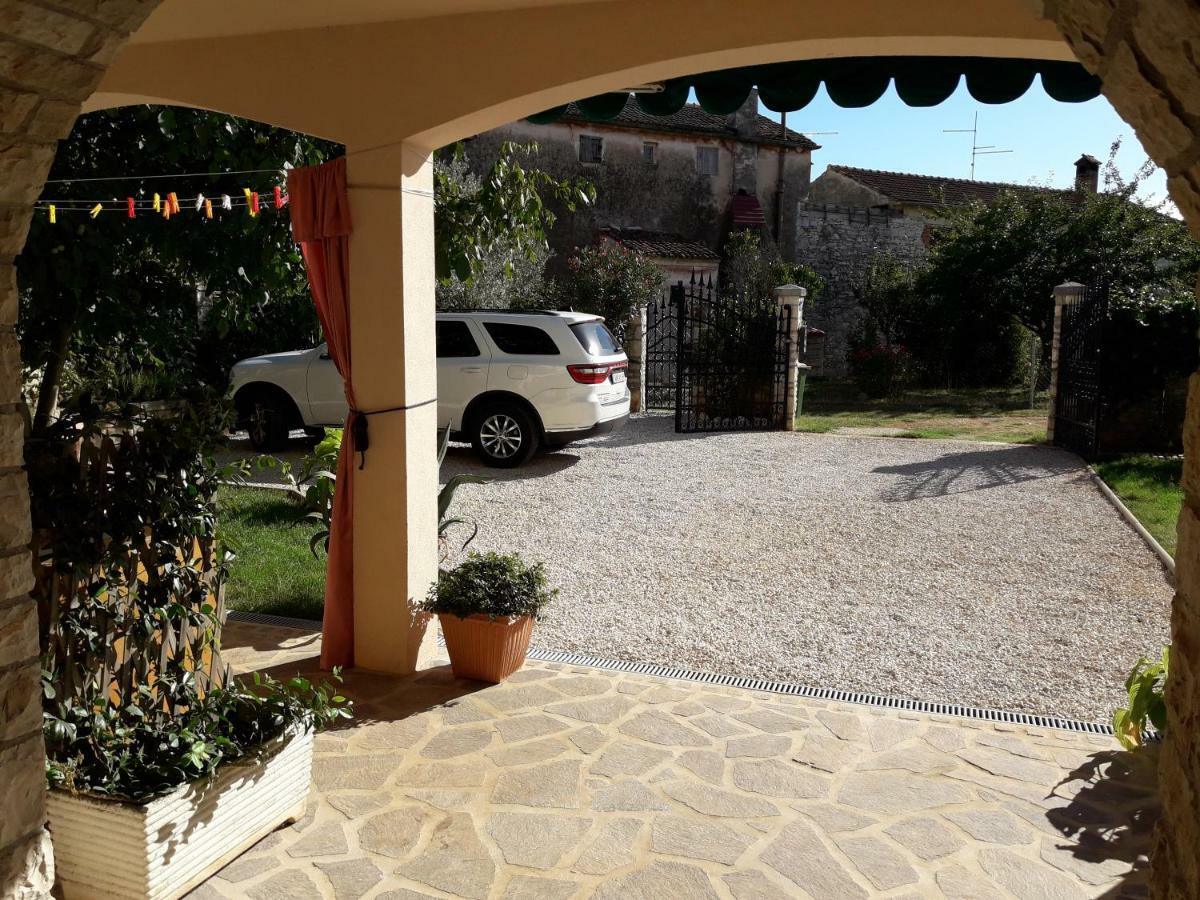 Villa Kortina Basanija Exterior photo